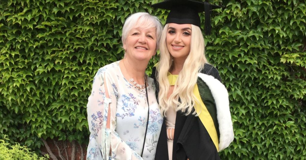 Dubai runner, Georgia with her mum at her graduation